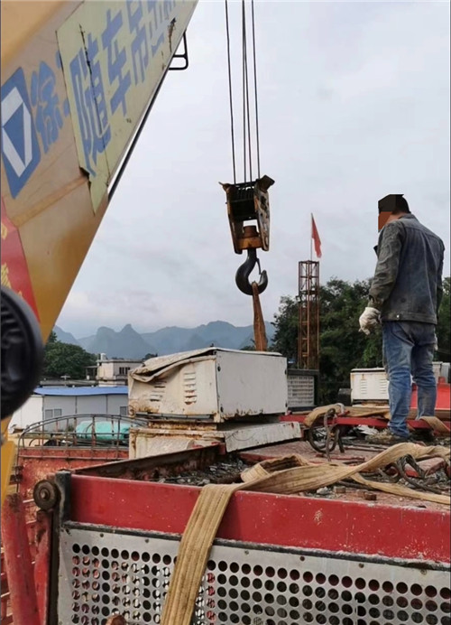 余江区大件吊装搬运设备常用的施工手势信号解答