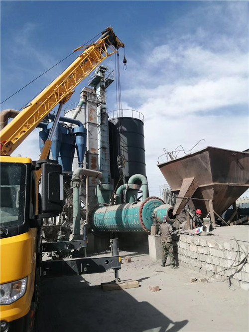 余江区设备搬运等各类工程项目中，吊车起着关键作用