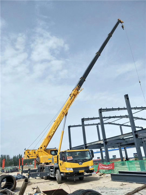 余江区超高层建筑钢结构吊装案例